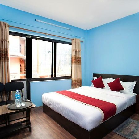 Hotel Crossroads Катманду Экстерьер фото