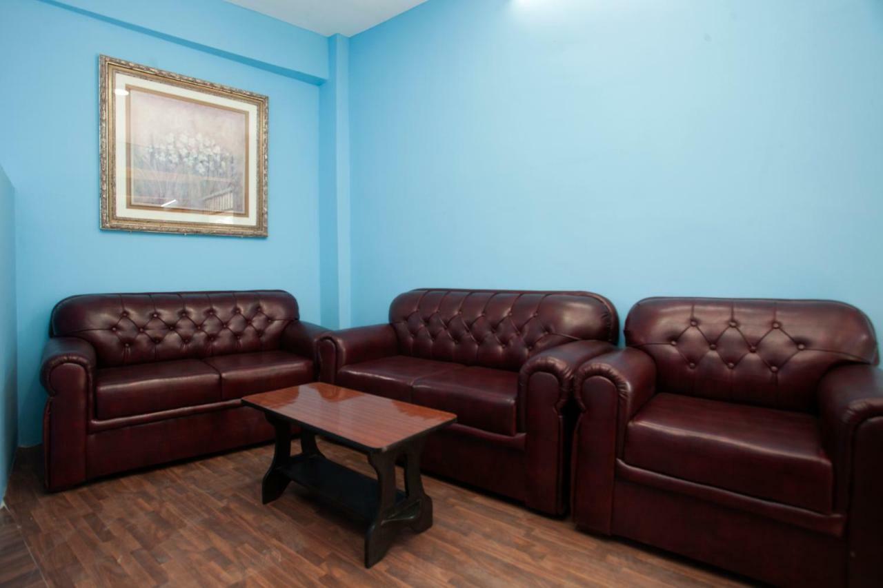 Hotel Crossroads Катманду Экстерьер фото
